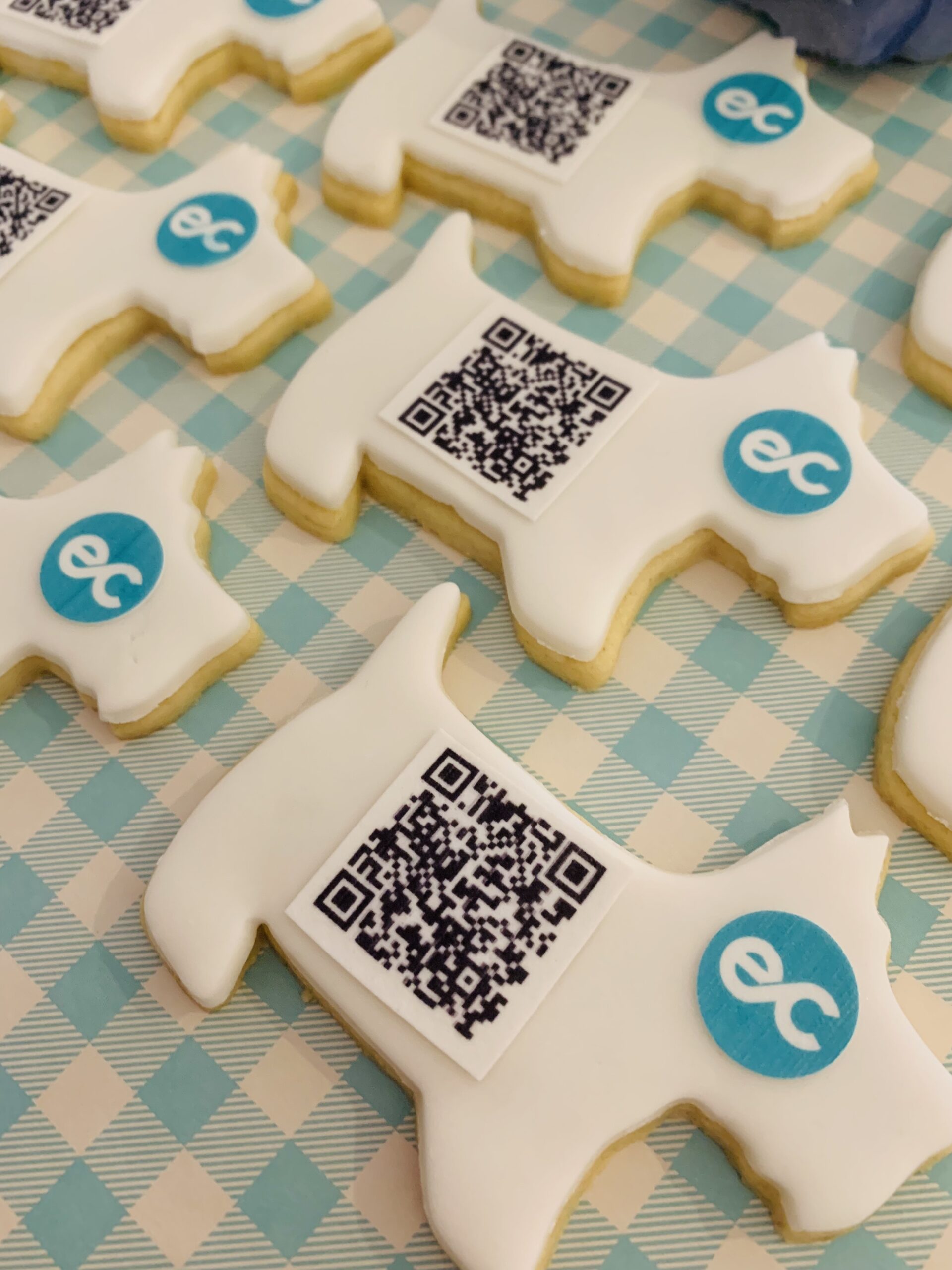 shaped qr code cookie